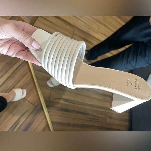 One Planet by Qupid Kerstin Strappy Block Heel Sandal, Size 10, New w/ Tag Box - Picture 2 of 10